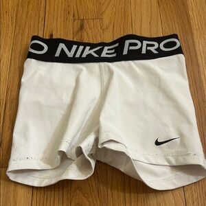 Women’s XS Nike pros shorts white 3”